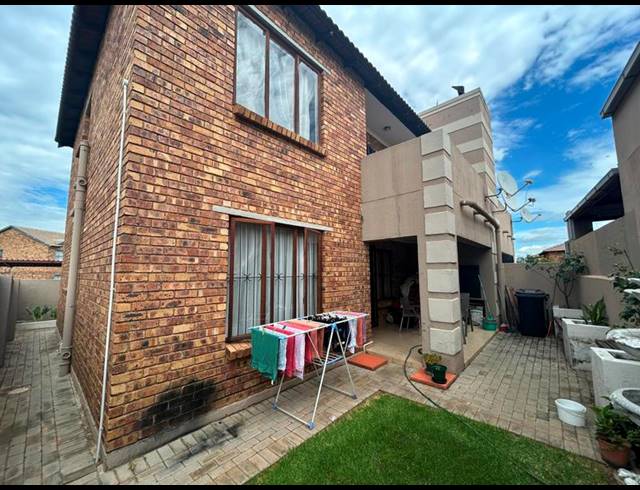 2 BEDROOM APARTMENT FOR SALE IN THE REEDS